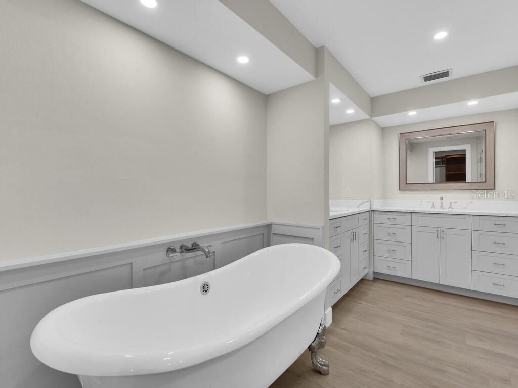 491 Cypress Way E, Naples, FL 34110 Photo