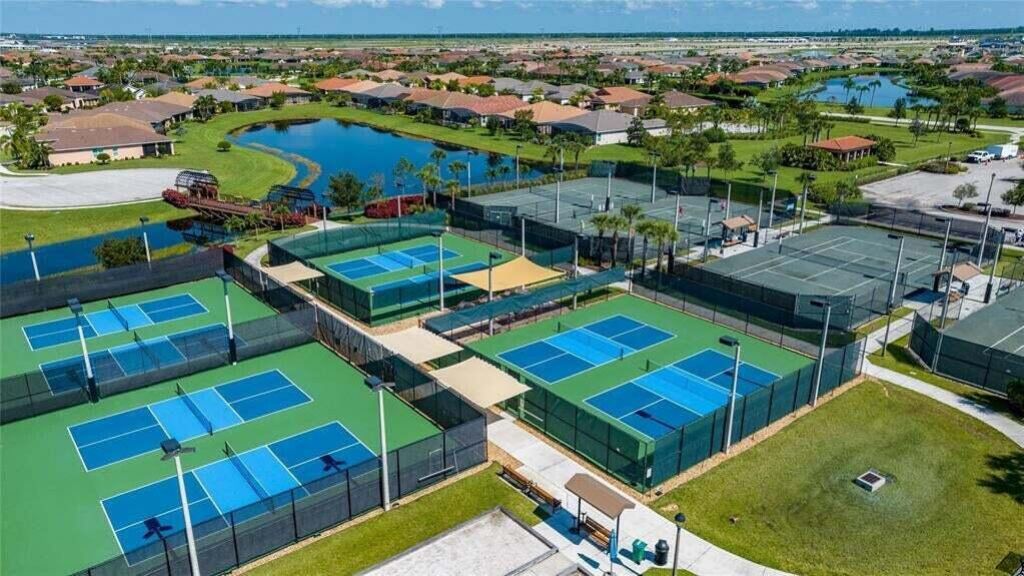 10112 SW Oak Tree Circle Sw, Port Saint Lucie, FL 34987 Photo