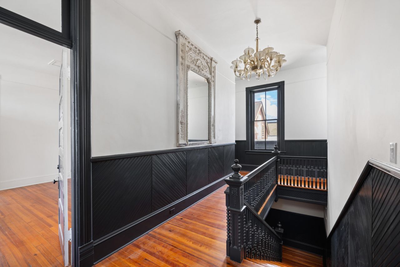 438 King Street Photo 13