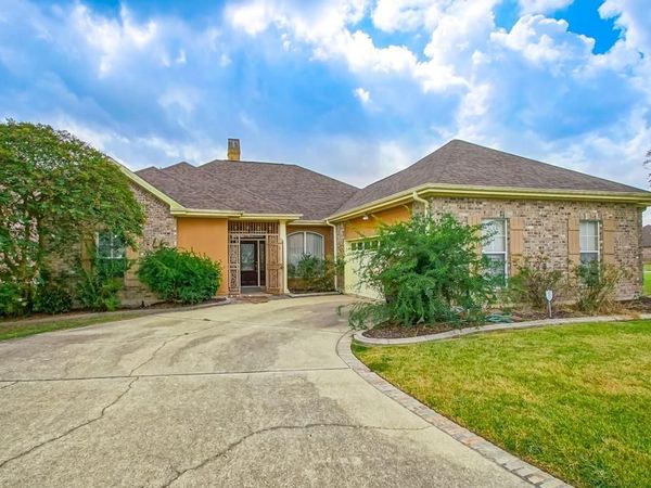 111 E GREENBRIER Drive, New Orleans, LA 70128