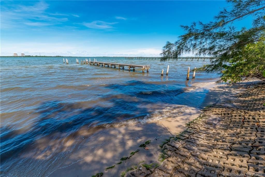 8605 Indian River Drive, Fort Pierce, FL 34982 Photo