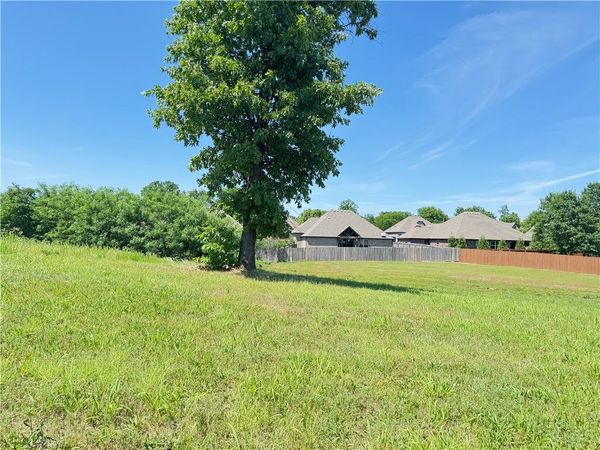 6300 SW Fair View Boulevard, Bentonville, AR 72713