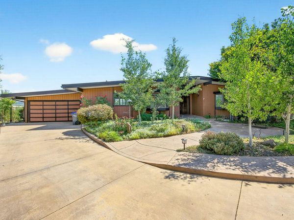 738 Fairway Court, Ashland, OR 97520