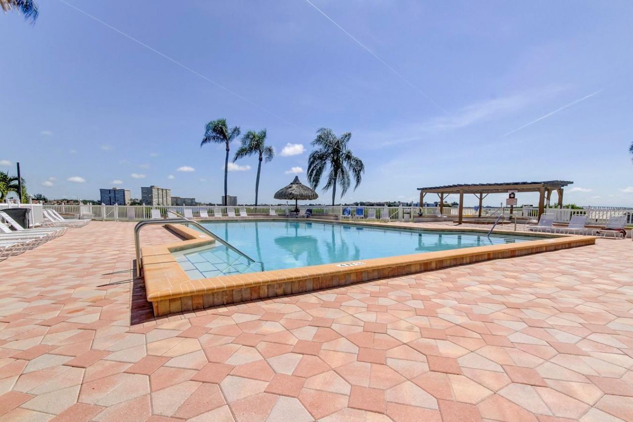 6218 Palma Del Mar Boulevard S, Unit 606, Saint Petersburg, FL 33715 Photo