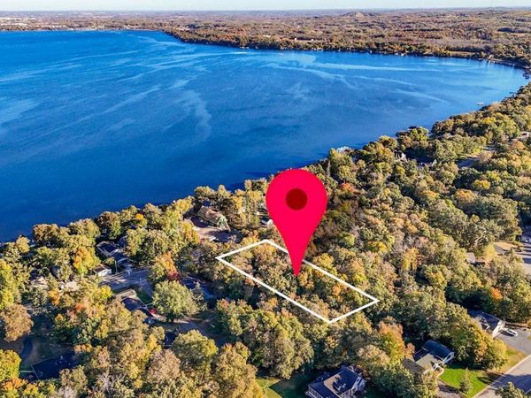 1077 S Shore Drive, Detroit Lakes, MN 56501