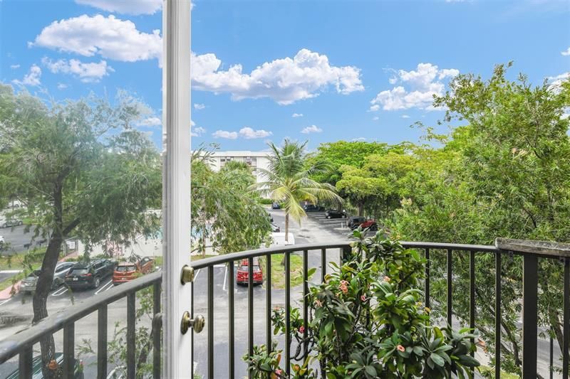 2701 Riverside Dr, Unit 305-B, Coral Springs, FL 33065 Photo