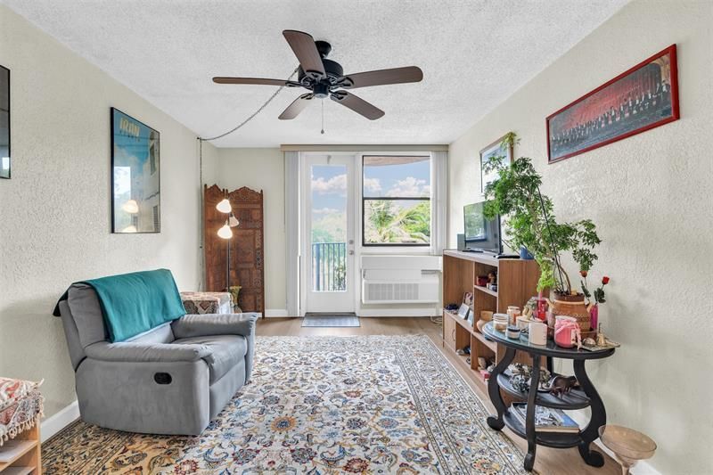 2701 Riverside Dr, Unit 305-B, Coral Springs, FL 33065 Photo