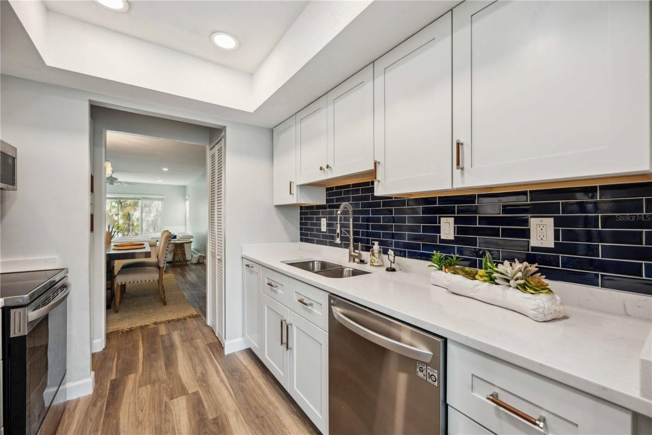 3320 Gulf Of Mexico Drive, Unit 207-C, Longboat Key, FL 34228 Photo