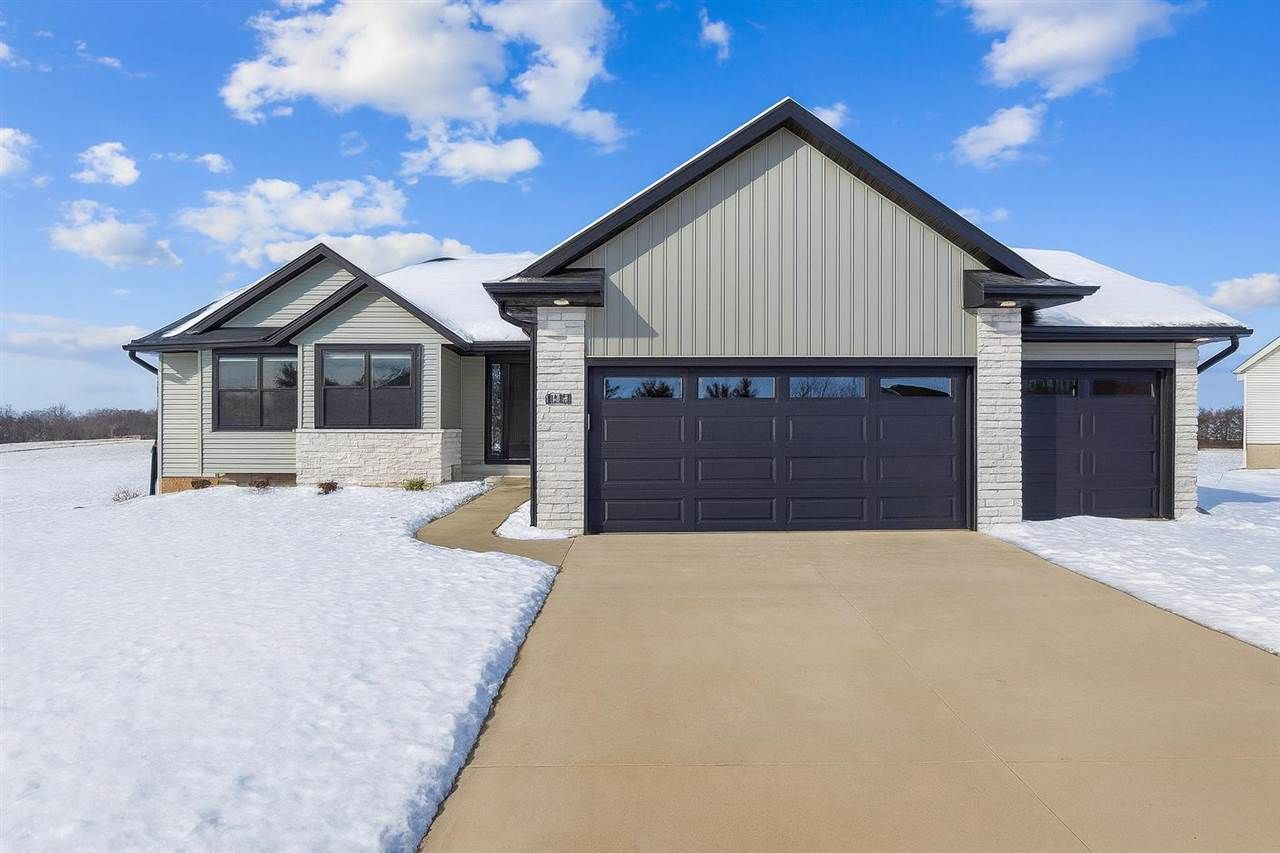 3660 Mclain Way, Hiawatha, IA 52233 Main Photo