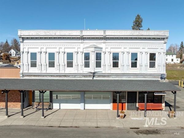 132 E Walnut Avenue, Genesee, ID 83832