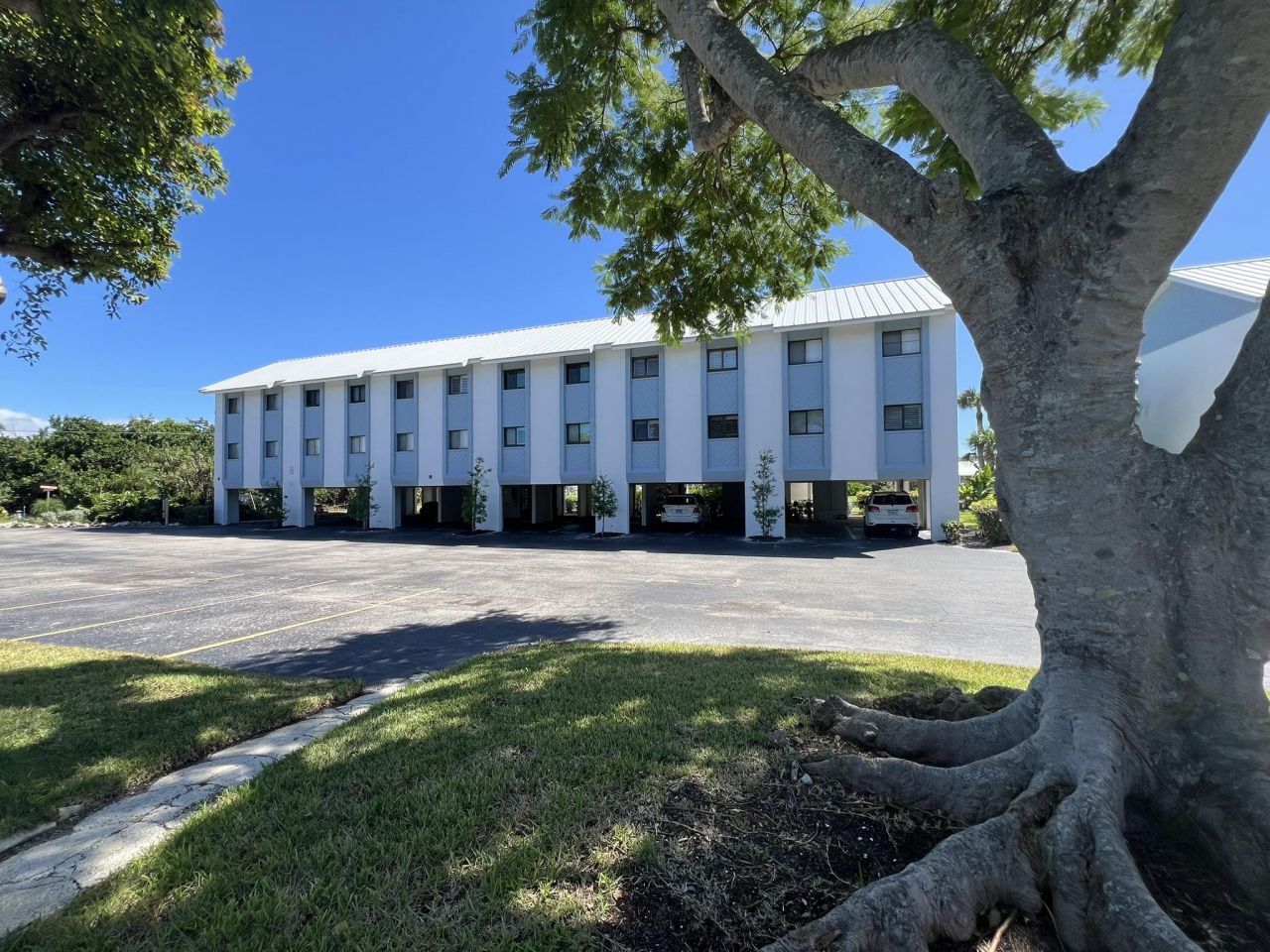 1250 Tennisplace Ct, Unit A33, Sanibel, FL 33957 Photo