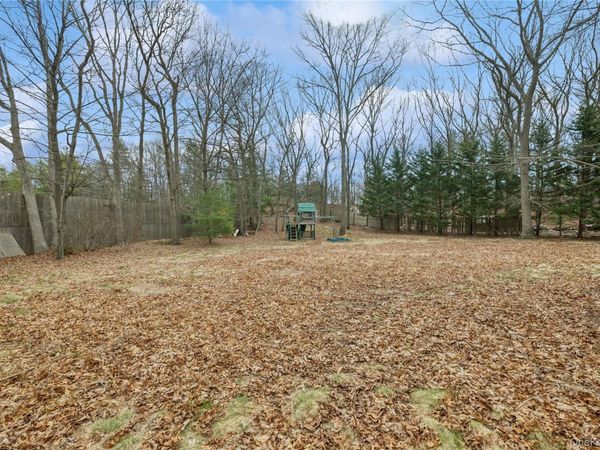 9 Jeanine Court, Dix Hills, NY 11746