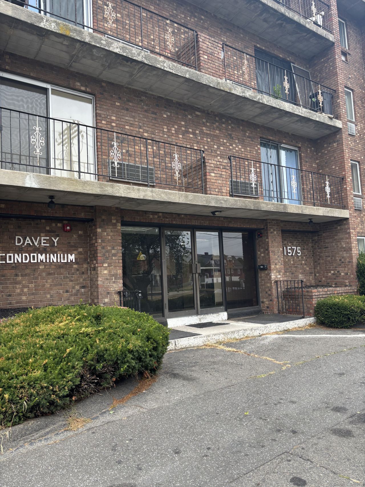 1575 Boston, Unit B2, Bridgeport, CT 06610 Main Photo