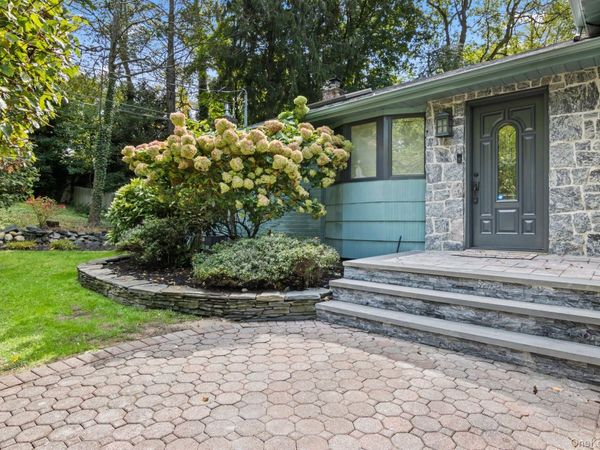 17 Bluebird Lane, Huntington, NY 11743