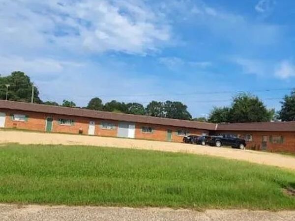 1136 Berry, Prentiss, MS 39474