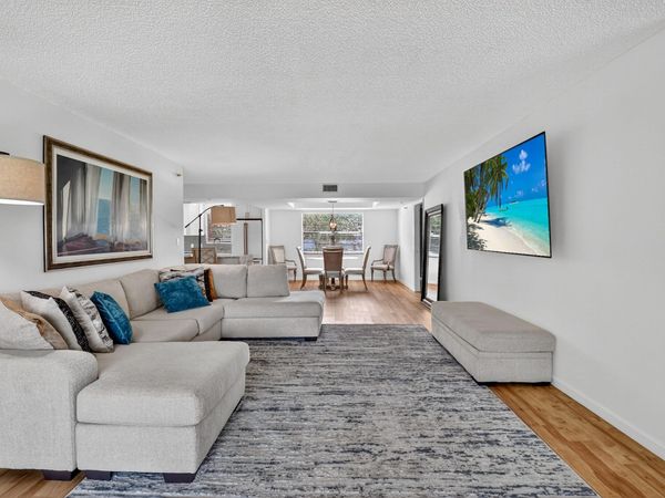 5340 NW 2nd Avenue, Unit 220, Boca Raton, FL 33487