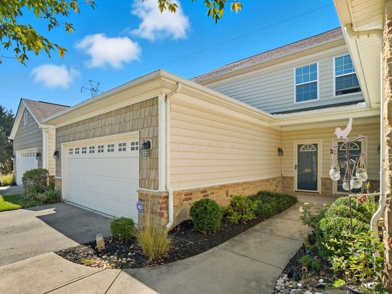 5049 Dinard Way, Columbus, OH 43221 Photo 3