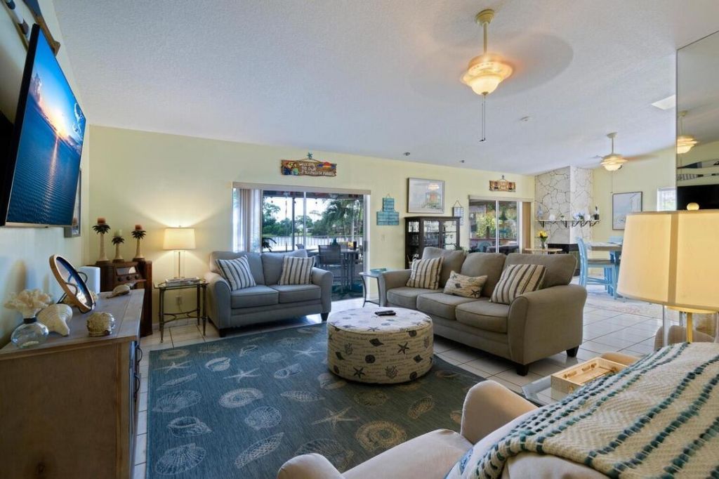 187 Parkwood Drive, Royal Palm Beach, FL 33411 Photo