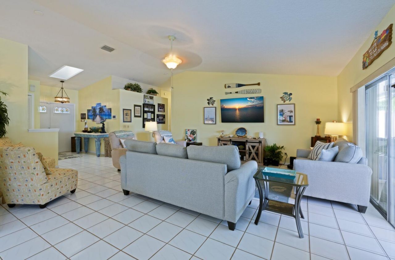 187 Parkwood Drive, Royal Palm Beach, FL 33411 Photo