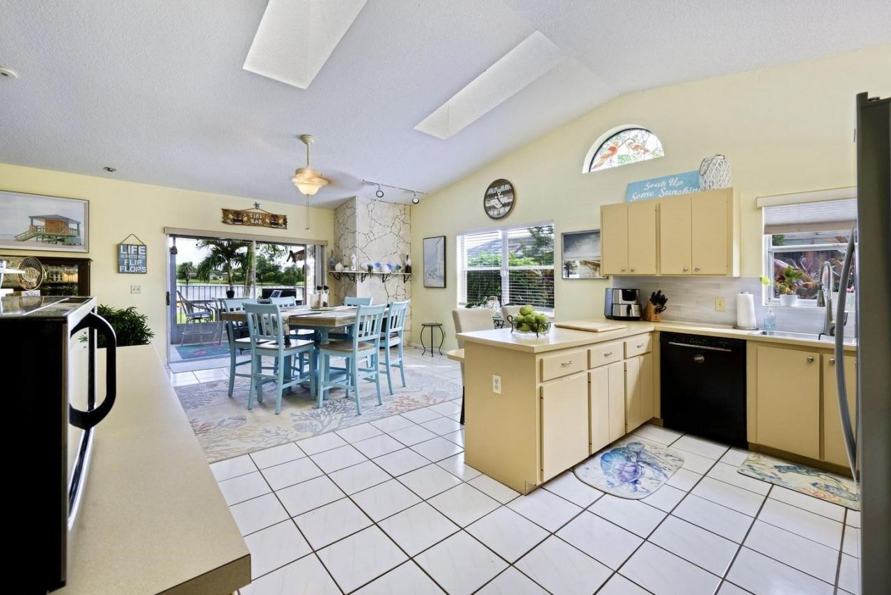 187 Parkwood Drive, Royal Palm Beach, FL 33411 Photo