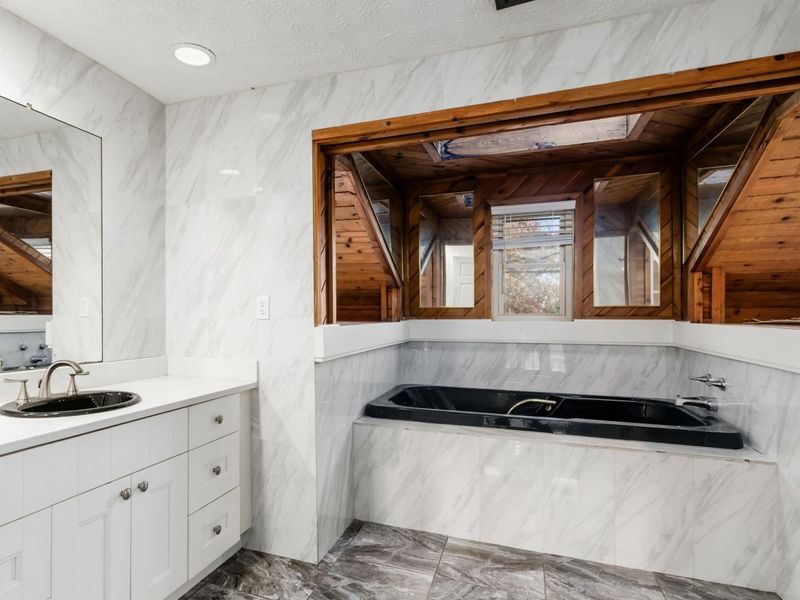 2288 Woodward Avenue, Columbus, OH 43219 Photo 6