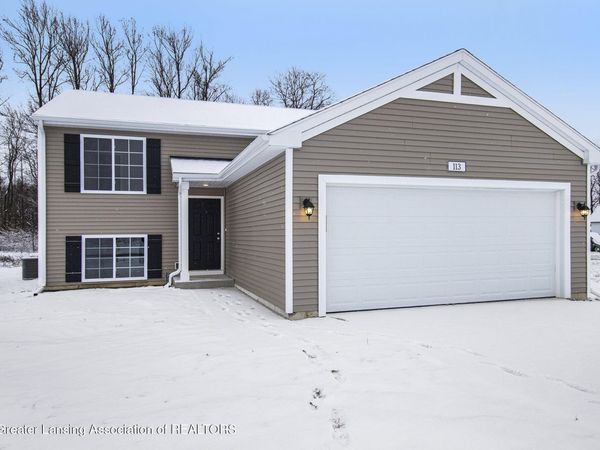 776 Saint Andrews Drive, Eaton Rapids, MI 48827