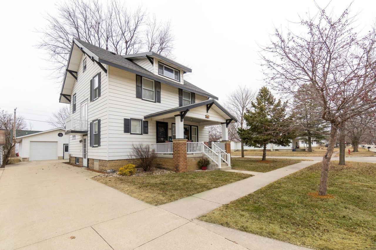 301 W Sycamore Street, Dunkerton, IA 50626 Main Photo