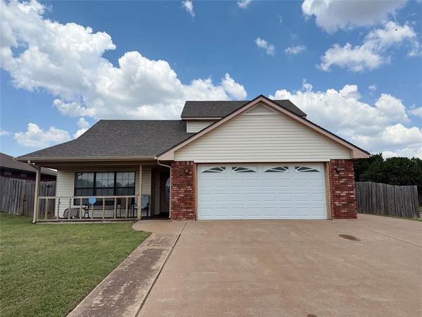 1628 SE HILLCREST Avenue, Lawton, OK 73501