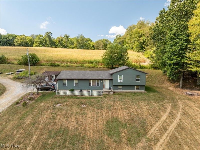 11153 Augusta Road, East Rochester, OH 44625 Photo 2