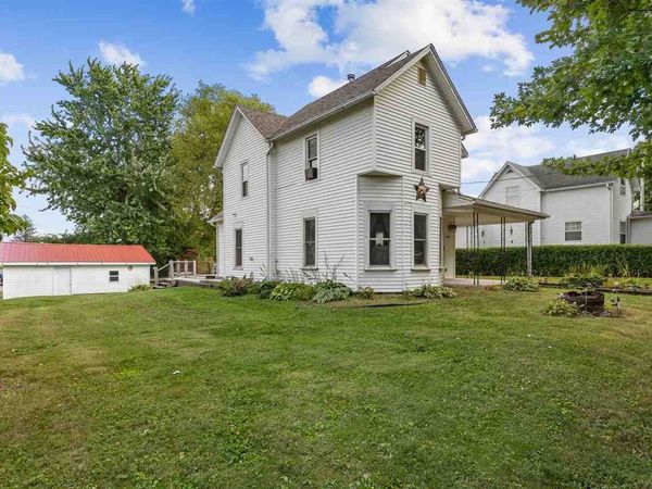 908 Lynn St, Tipton, IA 52772