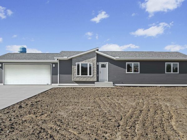 108 Adams Court, Garnavillo, IA 52049