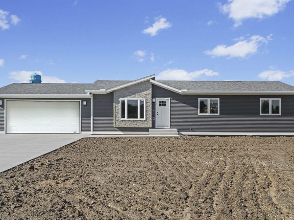 108 Adams Court, Garnavillo, IA 52049