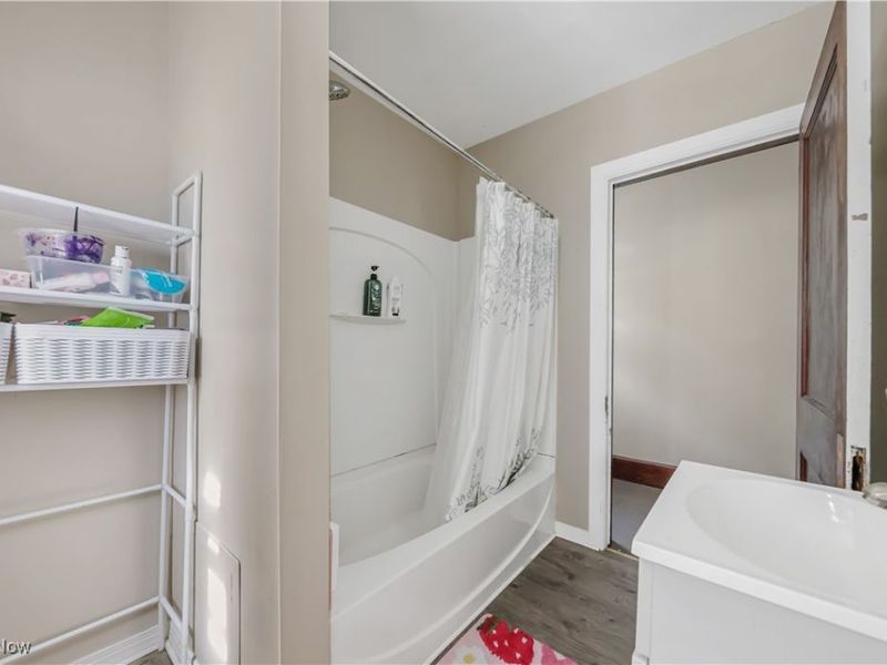 594-598 Blaine Avenue, Akron, OH 44310 Photo 11