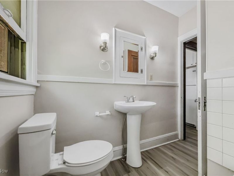 594-598 Blaine Avenue, Akron, OH 44310 Photo 9