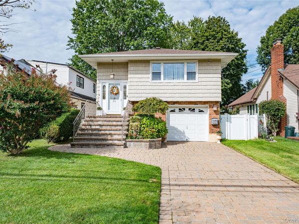 35 Roosevelt Avenue, Malverne, NY 11565