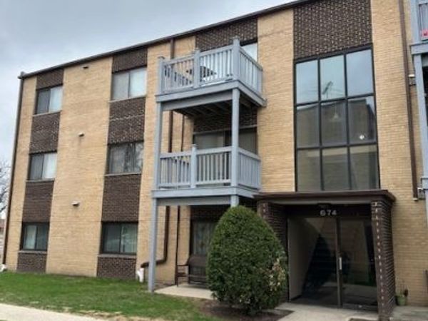 674 Pinecrest Drive, Unit 203, Prospect Heights, IL 60070
