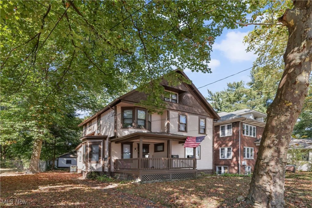 594 Blaine Avenue, Akron, OH 44310 Main Photo