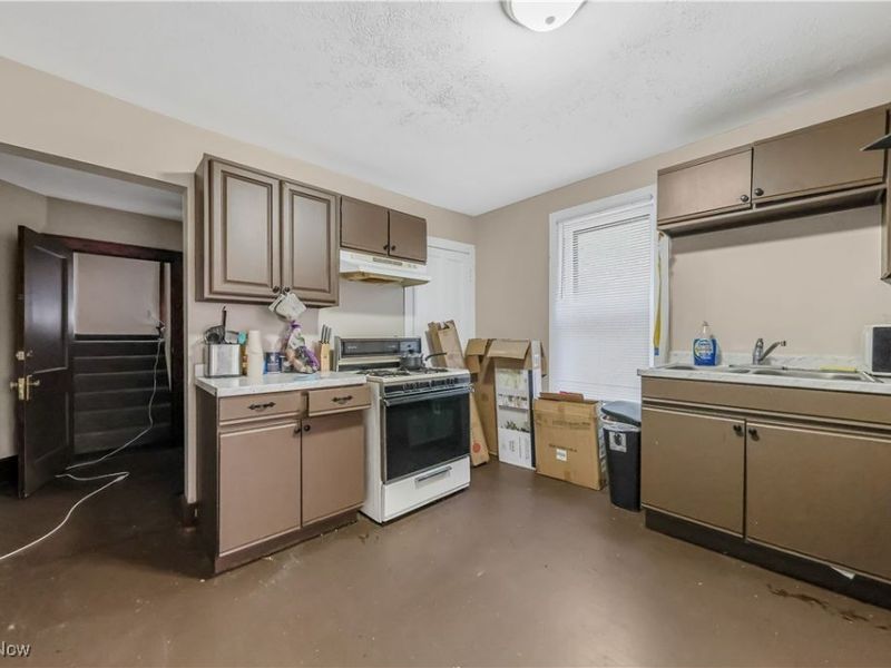 594 Blaine Avenue, Akron, OH 44310 Photo 13