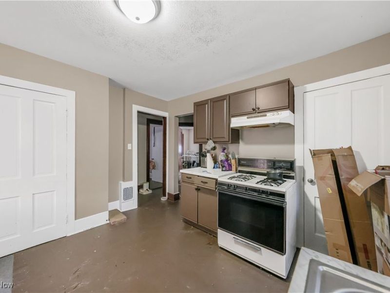 594 Blaine Avenue, Akron, OH 44310 Photo 14