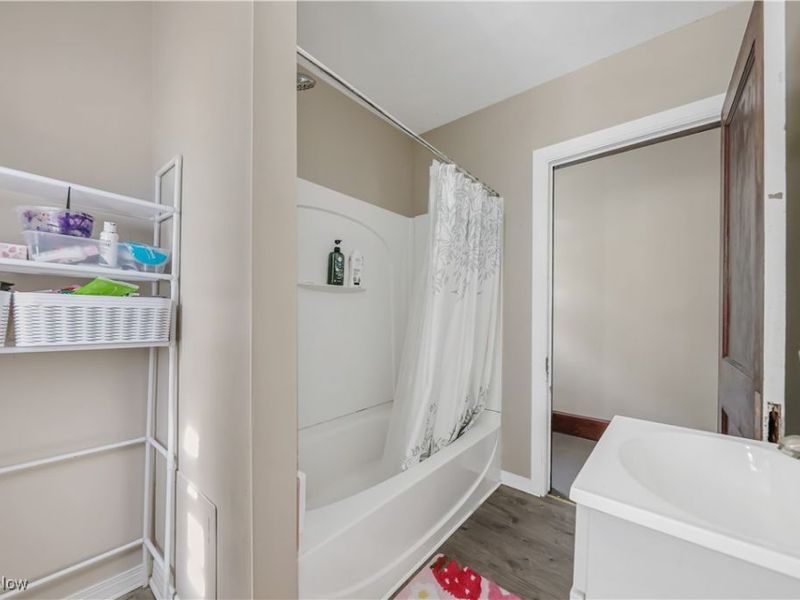 594 Blaine Avenue, Akron, OH 44310 Photo 2