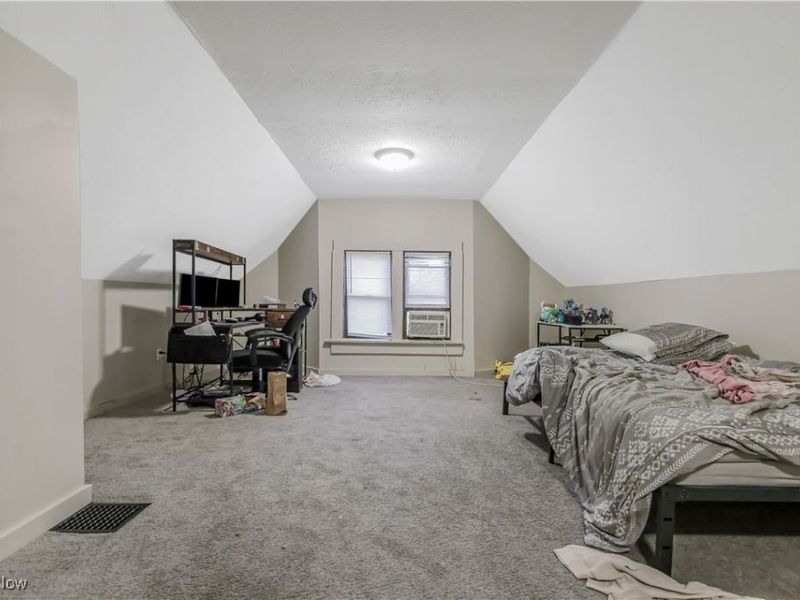 594 Blaine Avenue, Akron, OH 44310 Photo 4