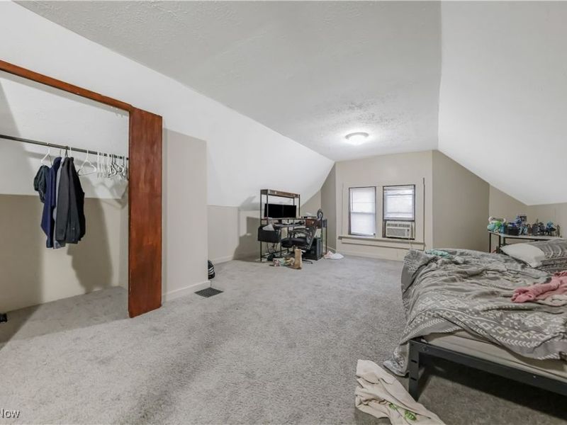 594 Blaine Avenue, Akron, OH 44310 Photo 6