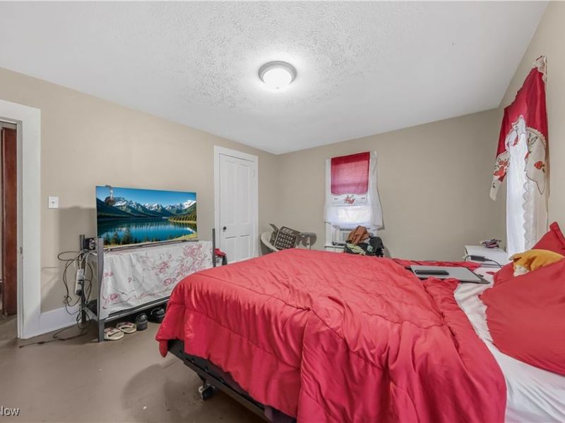 594 Blaine Avenue, Akron, OH 44310 Photo 9