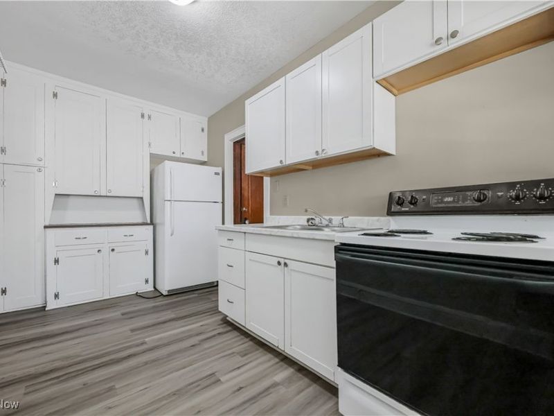 598 Blaine Avenue, Akron, OH 44310 Photo 4