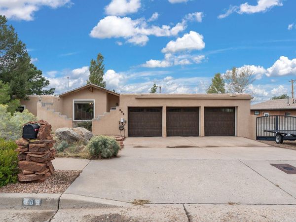 609 MARK Drive NE, Albuquerque, NM 87123