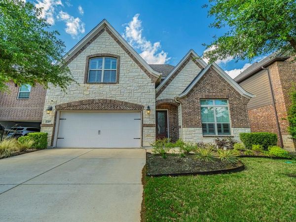 417 Middleton Drive, Roanoke, TX 76262