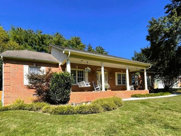 8209 Stratton Wood Circle, Knoxville, TN 37919