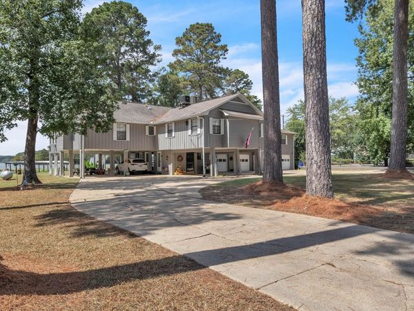 521 Rivermont Cir, Pickensville, AL 35447