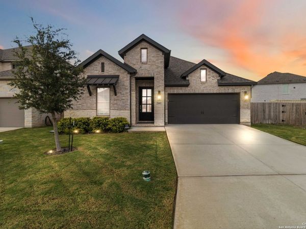 149 Red Oak, Castroville, TX 78009