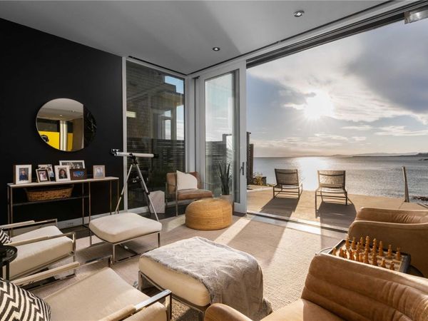 2086 Marne St, Oak Bay, BC V8S 4J8